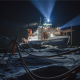 Das Schiff Polarstern in der Dunkelheit der Arktis. Die Scheinwerfer sind lange Zeit die einzige Lichtquelle. Es war ein Jahr lang im Eis eingeschlossen. Foto: Esther Horvath